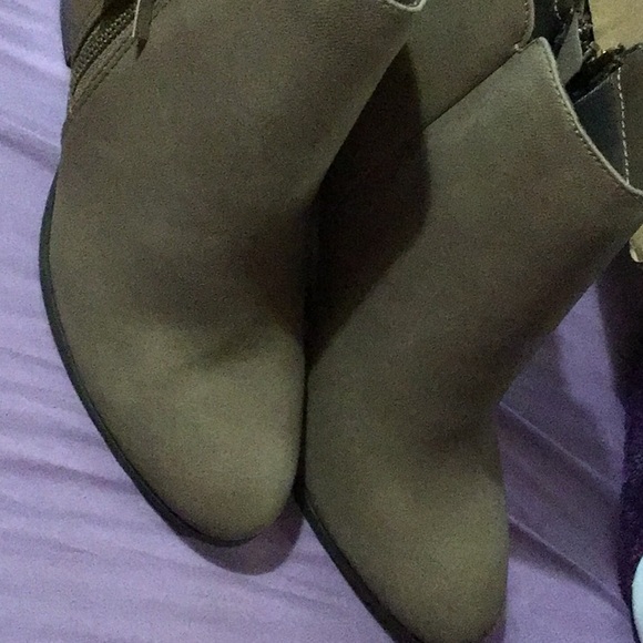 Charlotte Russe Keira boots new in box size 10 taupe new in box - Picture 3 of 5